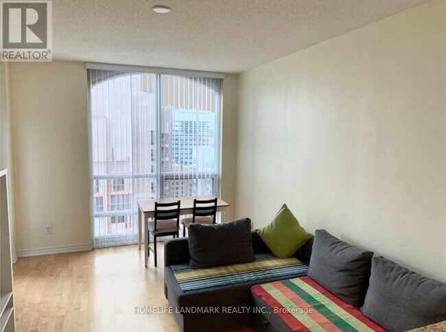 Photo du bâtiment - 761-3761 Bay St.