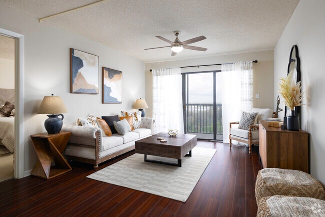 2BR, 2BA - 910SF - Living Room - The Lenox at Merritt Island