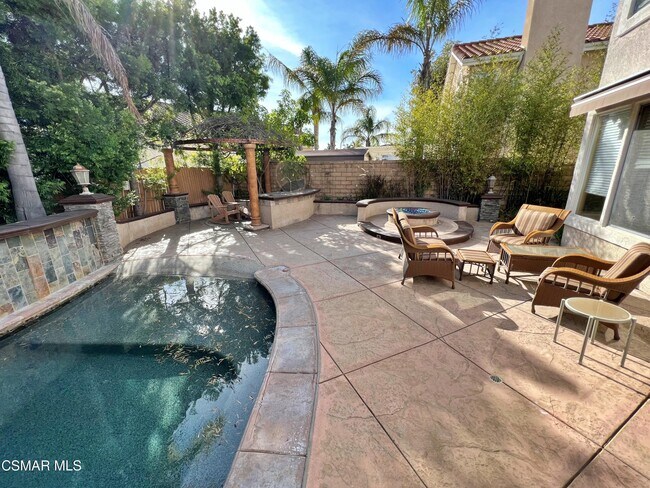 Building Photo - 518 Avenida Valencia