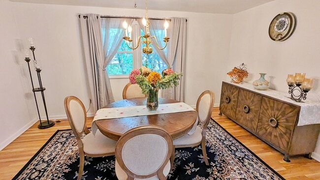 Dining Room - 106 S Jamestown Rd