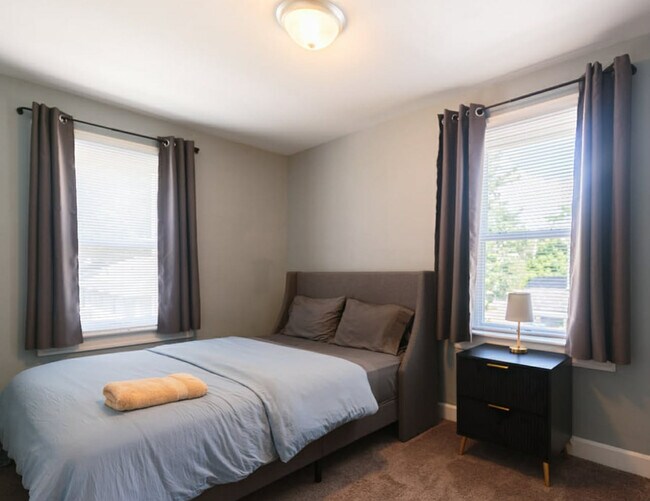 Foto del edificio - 911 E 49th St