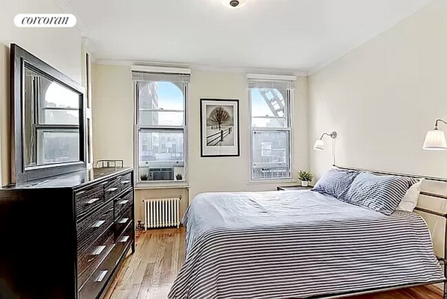 Foto del edificio - 225 W 10th St