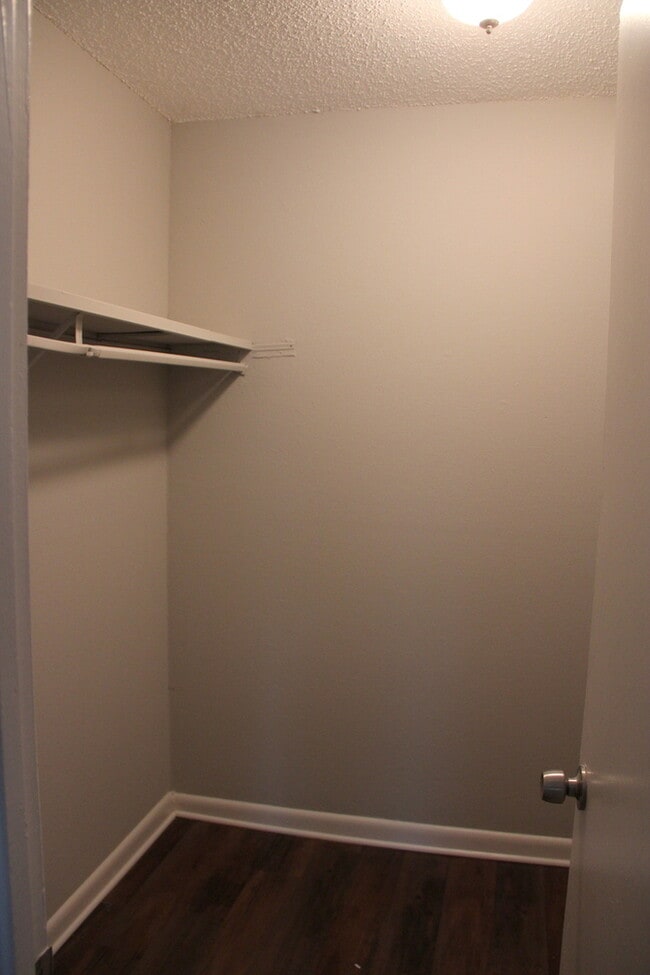 Foto del edificio - 1 Bed/ 1 Bath Condo! Harding / Southern Hills Area! Pets ok!