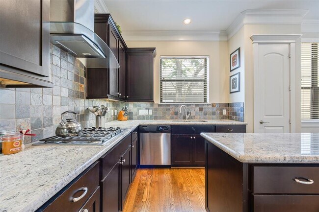 Foto del edificio - 615 W 27th St
