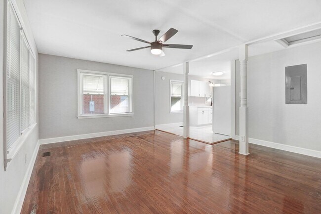 Building Photo - CHARMING & UPDATED 3 BR, 2 BA HOME IN GOLD...