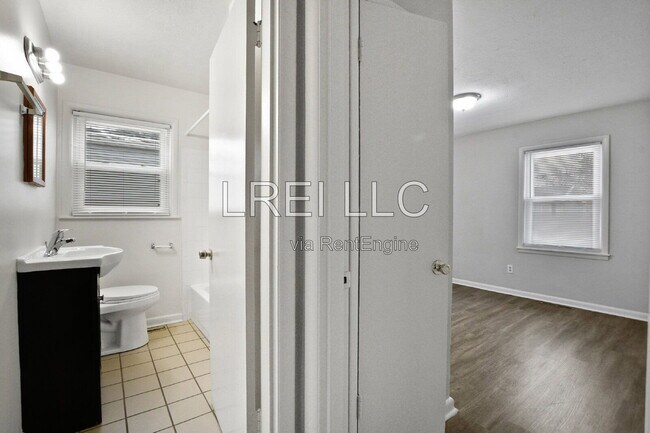 Foto del edificio - 2404 Thomas Ave