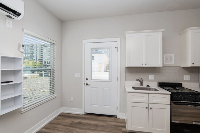 Foto del edificio - Walking Distance to Campus - Ansley Way ST...