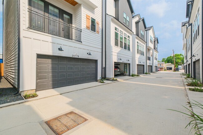 Foto del edificio - 2017 Lou Ellen Ln