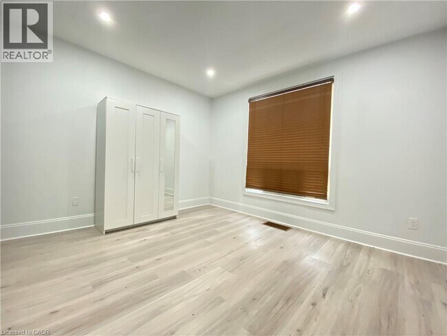 Building Photo - 114 Tisdale St N