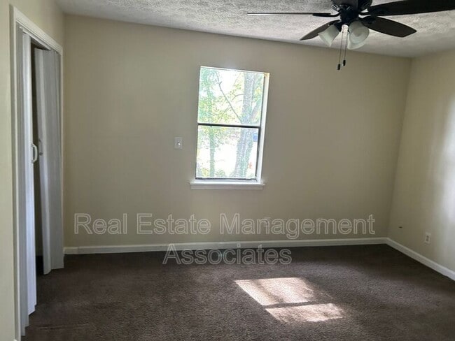 Building Photo - 132 Westwind Ct
