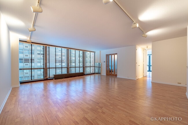 Building Photo - 900 N Lake Shore Dr