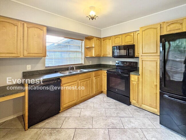 Foto del edificio - 9705 Cypress Shadow Ave