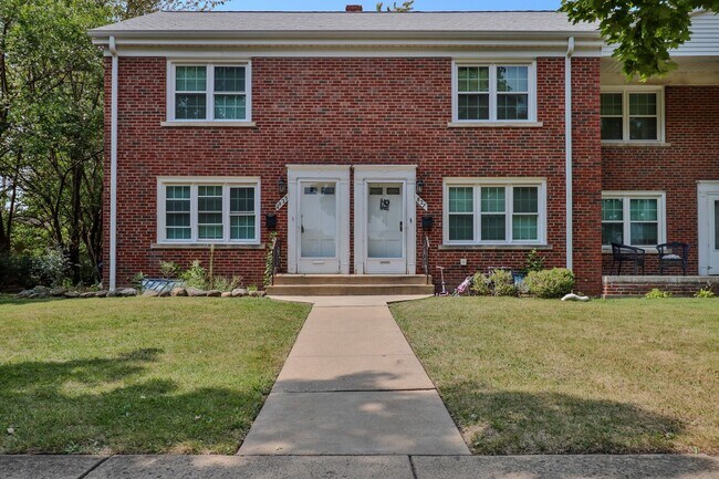 Building Photo - 825 N Raynor Ave