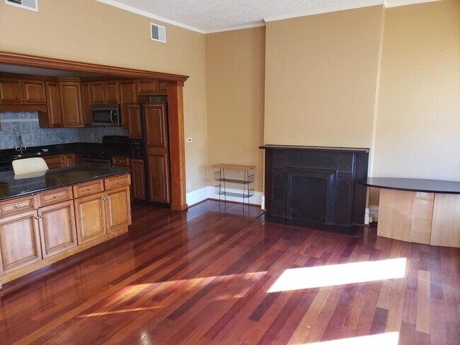 Building Photo - 538 3rd St