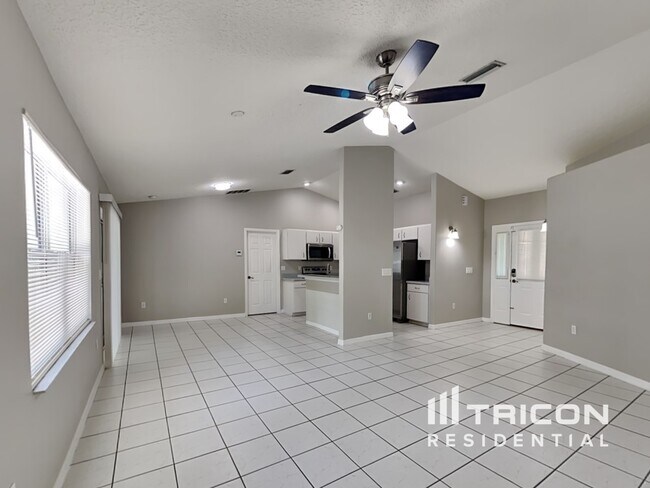 Building Photo - 32 Freeland Ln