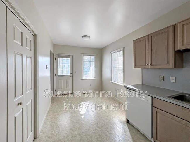 Building Photo - 339 E Derry Rd