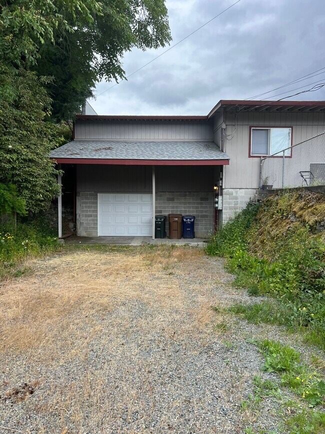 Building Photo - 4138 S 43rd St