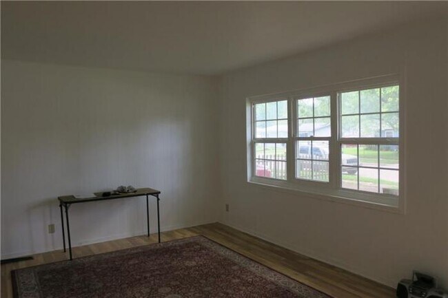 Building Photo - 3 bedroom in Indianapolis IN 46222