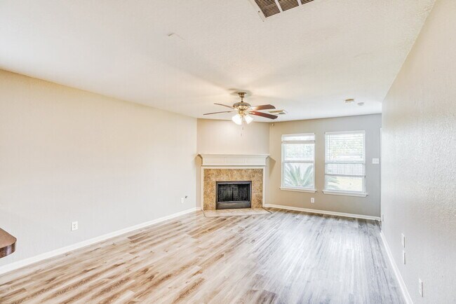 Foto del edificio - 4703 Montclair Hill Ln