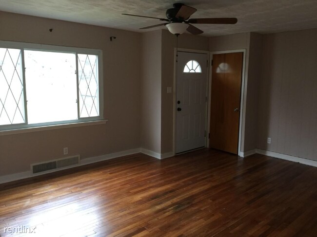 Building Photo - 2 br, 2 bath House - 3127 Broadway Street