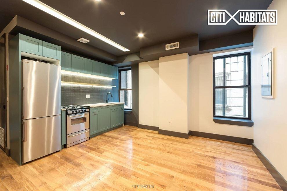 Primary Photo - 1066 Park Pl