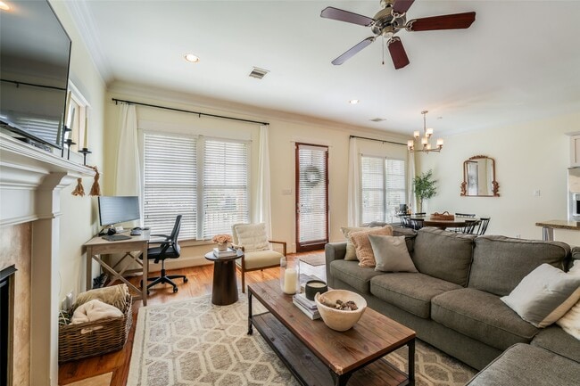 Foto del edificio - 1301 W 25th St