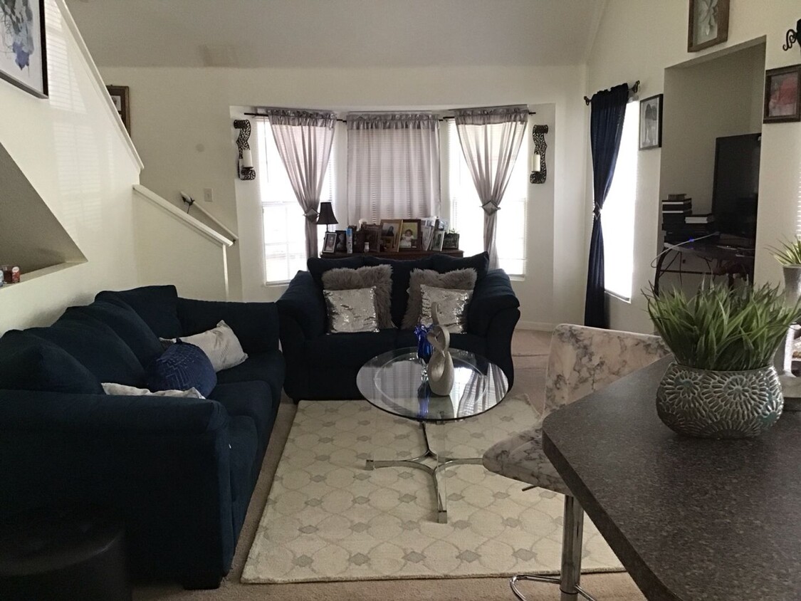 Foto del edificio - 1 BEDROOM, 1 BATHROOM WIHT BONUS LOFT COND...