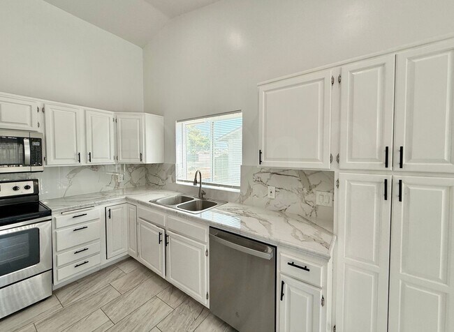 Foto del edificio - 7349 W Denton Ln
