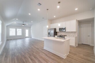 Building Photo - 10626 Whitejacket