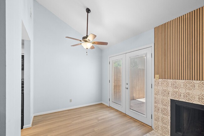 Foto del edificio - 105 Maplewood Dr