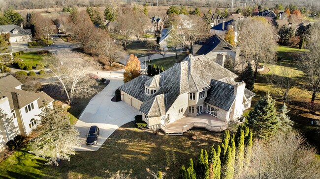 Building Photo - 8S210 Stonehedge Dr