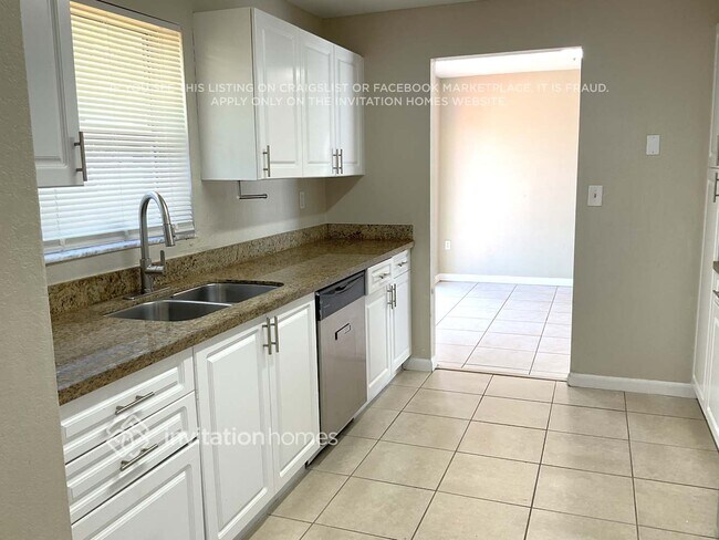 Foto del edificio - 9760 SW 9th Ct
