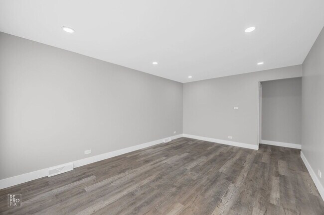 Foto del edificio - 6330 W 64th Pl