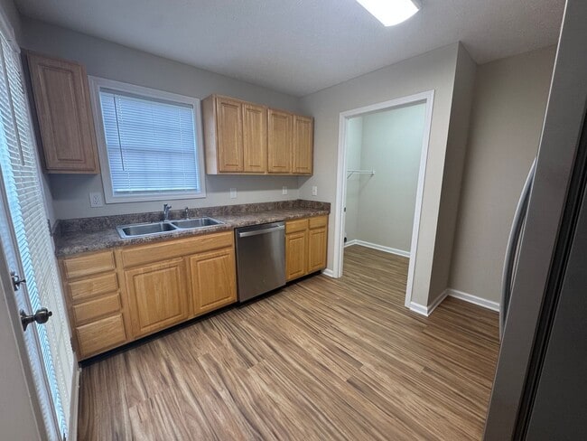 Building Photo - Newly Renovated 3BR 2BA home close to GM, ...