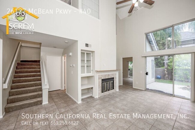 Building Photo - Three Bedroom Townhouse in Gated Community...