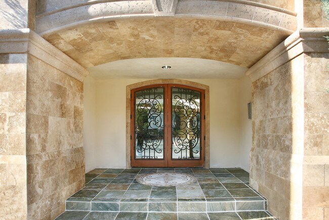 Entry-way - 2037 S Coast Hwy