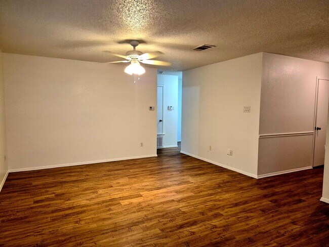 Building Photo - Charming South Austin Home with Huge Backyard & Mature Trees