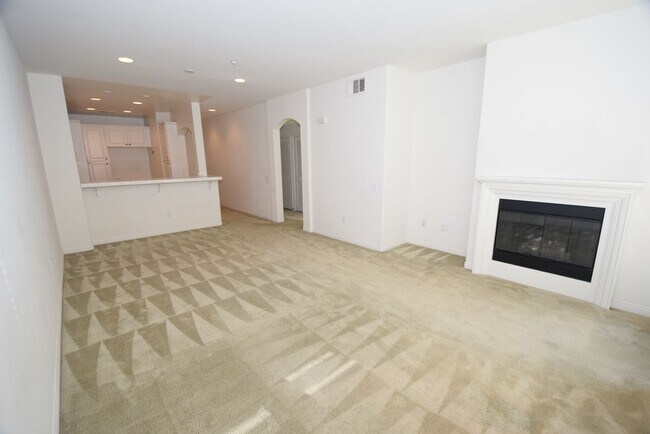 Building Photo - Beautiful 55 & Over 2 Bd + 2 Ba Condo loca...