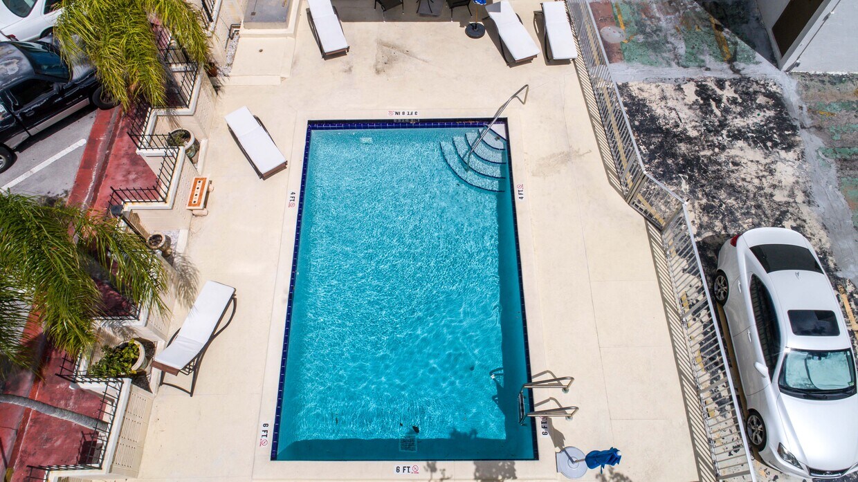 Foto del edificio - 7850 Byron Ave