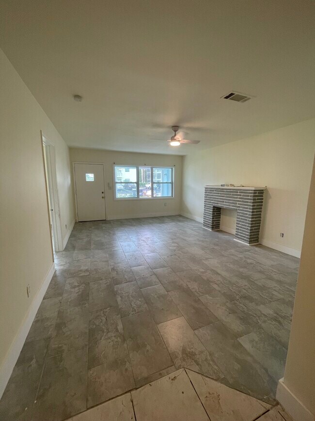 Building Photo - 2194 Ponce de Leon Cir