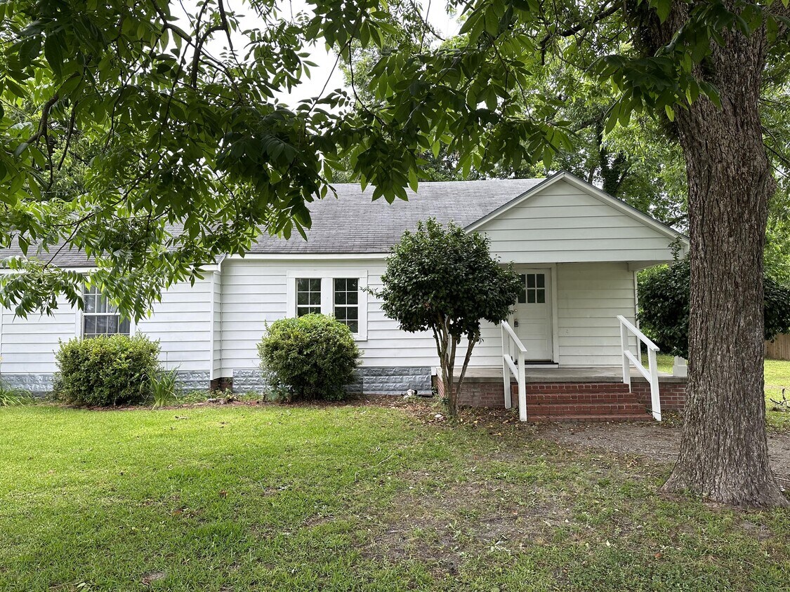 301 S Cleveland Ave, Adel, GA 31620 House Rental in Adel, GA