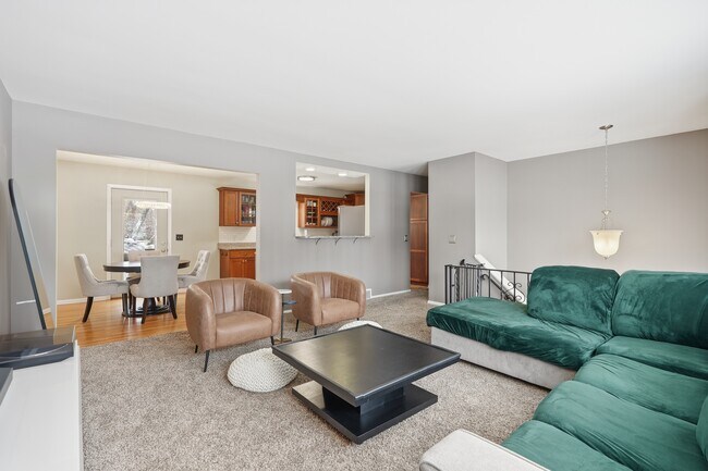 Foto del edificio - 7048 Montrose Rd