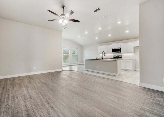 Foto del edificio - 13818 Red Springs Ave