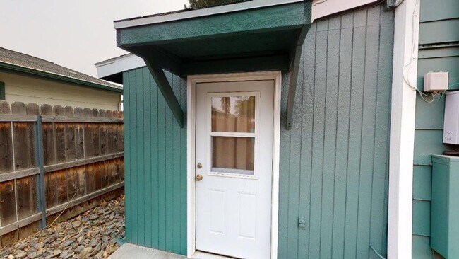 Building Photo - 209 Bennett St