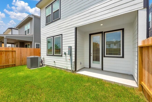 Building Photo - 4208 Lyons Fall Ln