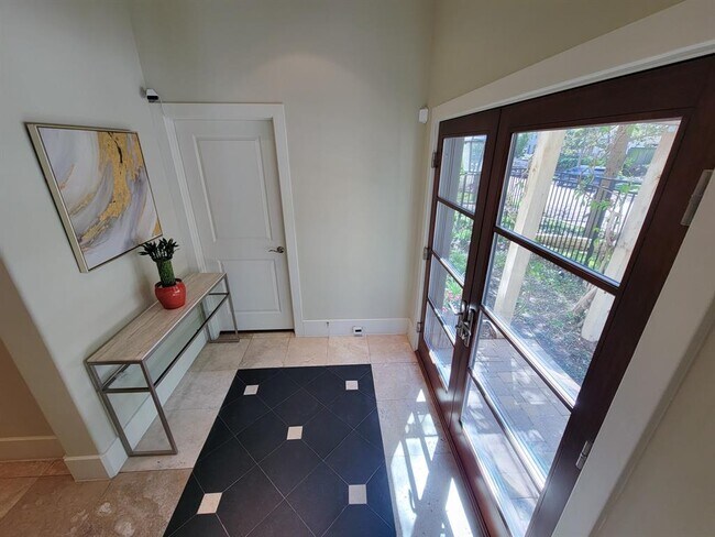 Building Photo - 3003 Mid Ln