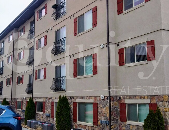 Building Photo - 1055 W 1033 N St