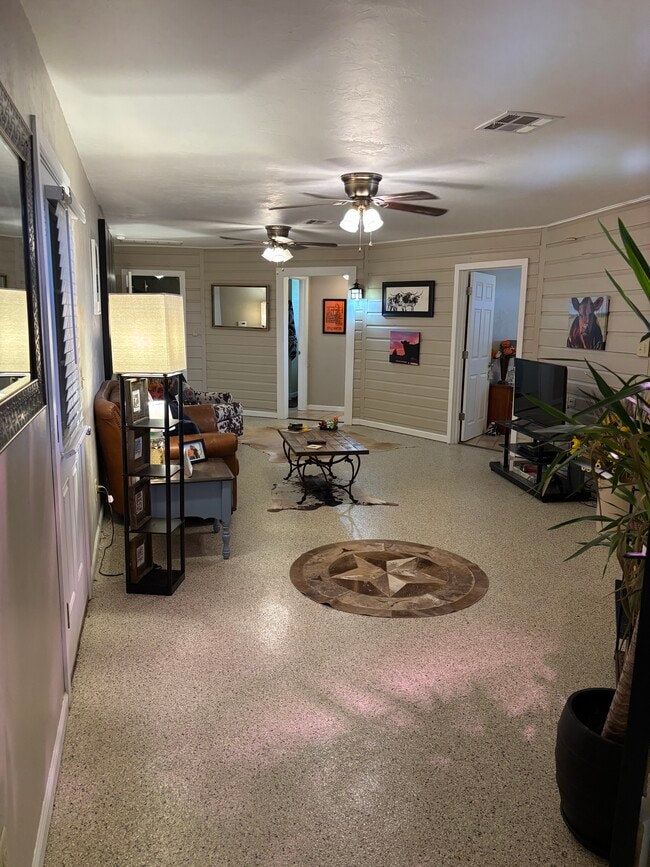 Large Living area - 5202 E McElroy Rd