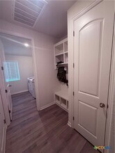 Building Photo - 1636 Seekat Dr