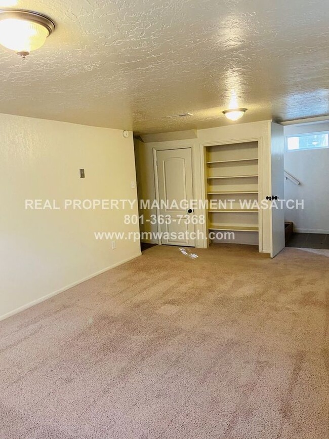 Building Photo - December Rent FREE!!! Charming 2-Bedroom D...